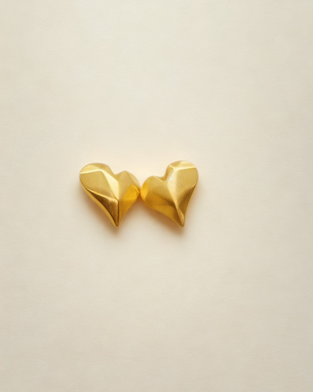 Pack Duo Dorado: Collar Aluna + Pendientes Amora geométricos Oro (descuento duo)